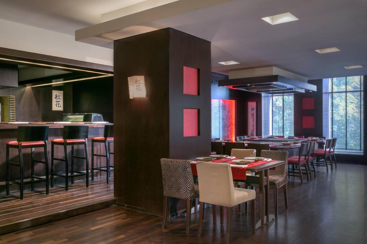 Sheraton Bucharest Hotel Exterior foto Restaurant