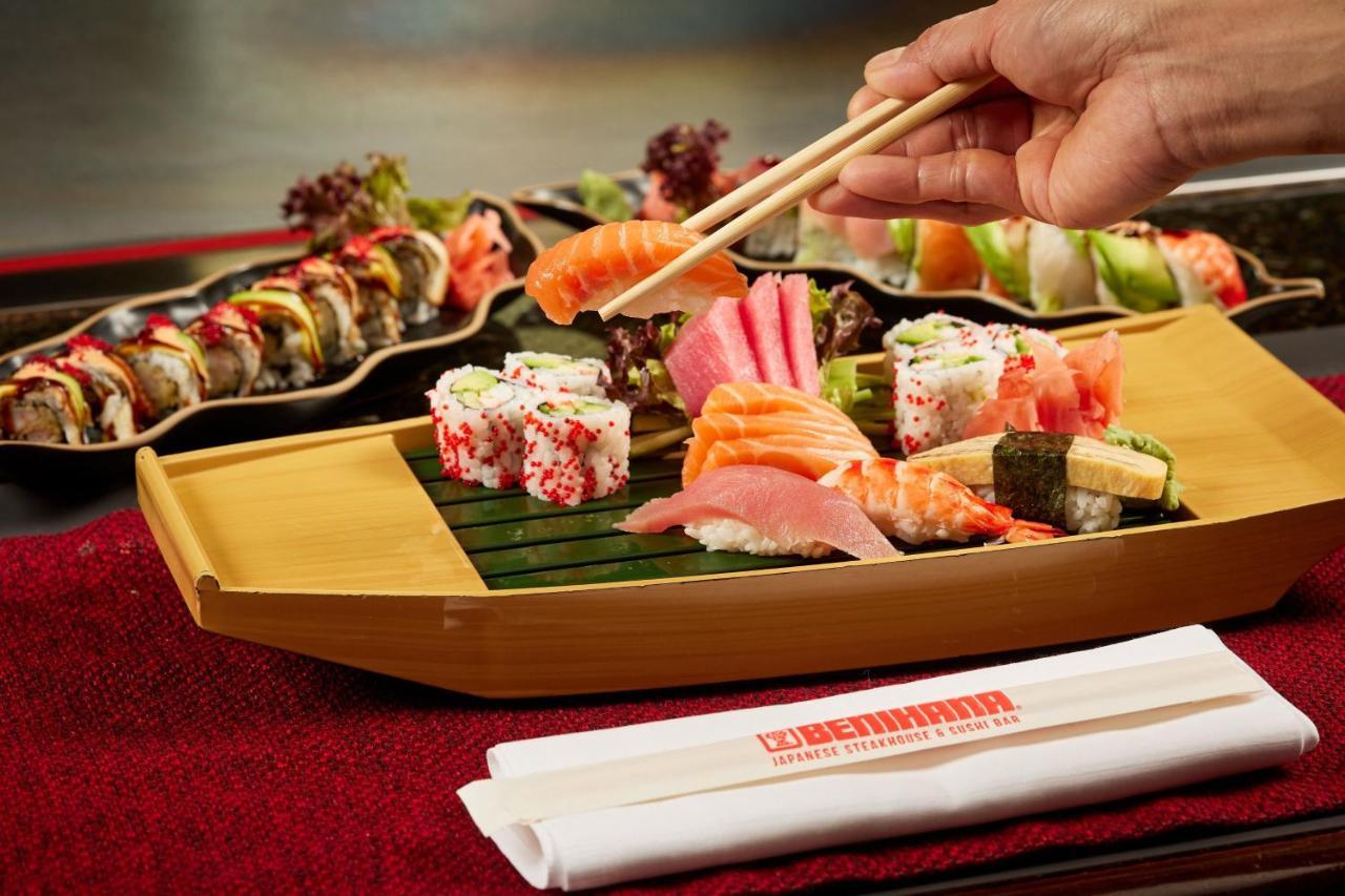 Sheraton Bucharest Hotel Exterior foto Sushi