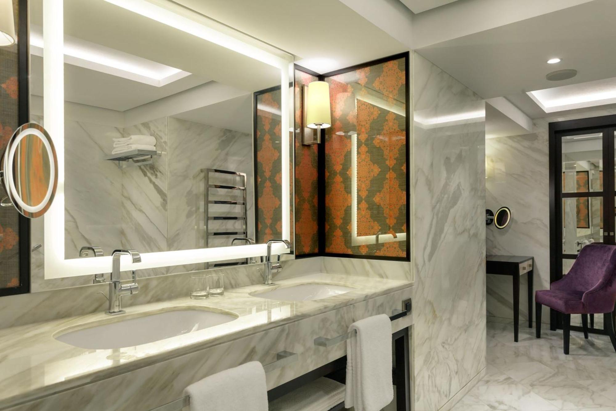 Sheraton Bucharest Hotel Exterior foto Bathroom