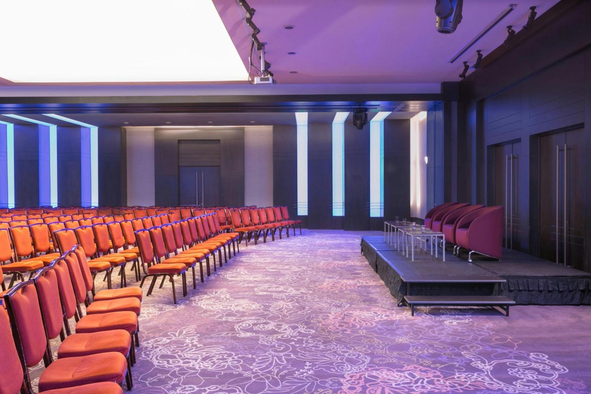 Sheraton Bucharest Hotel Exterior foto The Auditorium